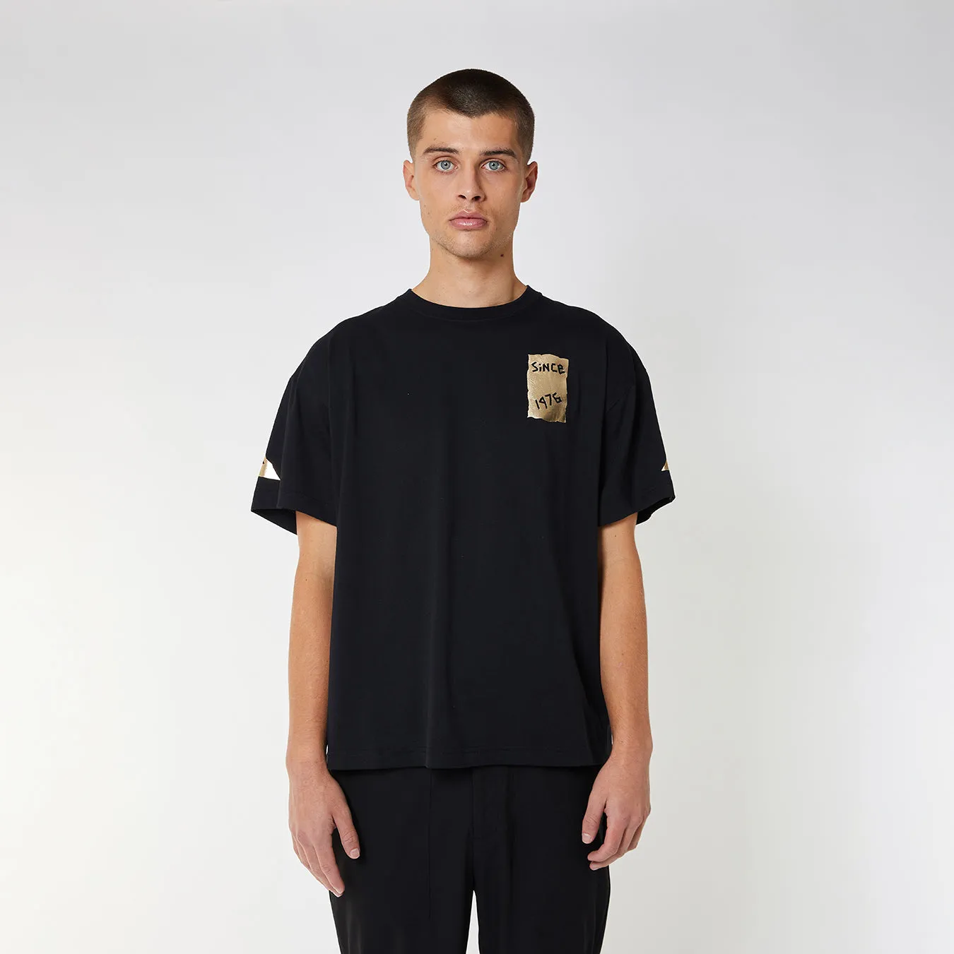 BOY TAPE EAGLE BACKPRINT T-SHIRT - BLACK/GOLD